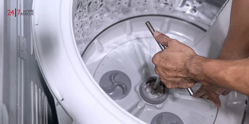 The Washing Machine is not Draining and the Engineer is Checking