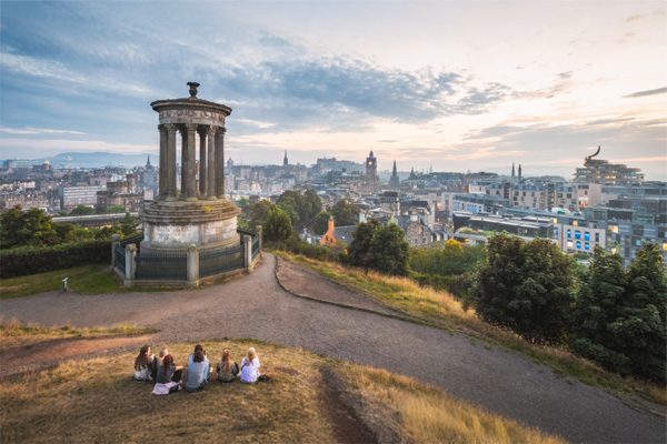 Cityscape of Edinburgh during blue hour