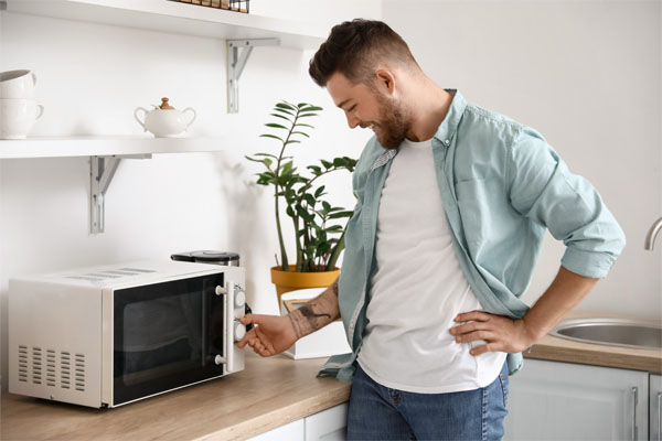 Person adjusting the temperature on his microwave oven